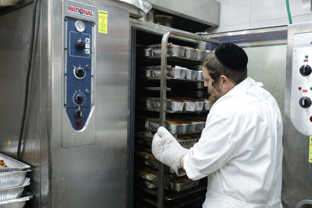 מנות מוכנות לחלוקה למשפחות